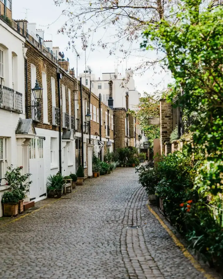 Cobbled mews street lined with white and brick houses in Kensington